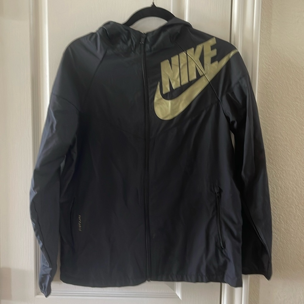 Nike Windrunner packable youth jacket size XL